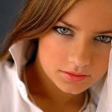 Nina Woodward's Instagram, Twitter & Facebook