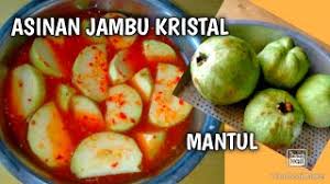 Ada banyak metode agar anda bisa menikmati jambu kristal dengan nikmat. Asinan Buah Jambu Kristal Mantul Banget Rasanya Apa Lagi Kalau Dingin Youtube