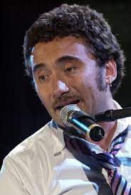Federico zampaglione nasce a roma il 29 giugno del 1968 da una famiglia originaria di melito di porto salvo (in provincia di reggio calabria).nel 1989 zampaglione è tra i fondatori dei tiromancino, band che pubblica 4 album fino al cambio di etichetta discografica avvenuta nel 2000. Tiromancino Wikipedia