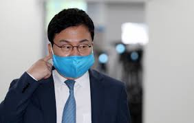 직원들에게 줘야 할 월급 250억 원이 밀려있는 이스타항공의 실소유주, 민주당 이상직 의원이 오늘(29일) 입장을 내놨습니다. ì´ìƒì§ ë¯¼ì£¼ë‹¹ íƒˆë‹¹ ì´ìŠ¤íƒ€ í•­ê³µ ê³¼ì œë¶€í„° ì²˜ë¦¬í•˜ê² ë‹¤