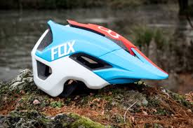 It is available in our greatest range of sizes and color options. Fox Metah Helm Im Test Futuristischer Newcomer Mtb News De