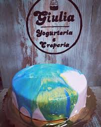 La glassa al cioccolato è ottima anche per. Mousse Al Cioccolato Bianco Base Pan Di Spagna Inserti Al Mirtillo E Cioccolato Fondente Glassatura A Specchio Per 5 6 Persone Picture Of Giulia Yogurteria E Creperia Galliate Tripadvisor