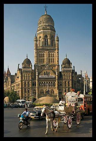 Picture/Photo: Horse carriage and colonial-area building of Bombay Municipal Corporation. Mumbai, Maharashtra, India