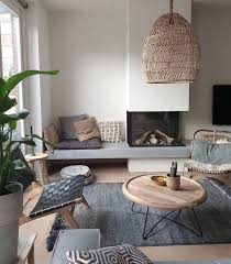 loods 5 on instagram met een rustig kleurenpalet en van zo n knoepert van een rotan lamp aan het plaf oturma odasi tasarimlari oturma odasi fikirleri ev icin