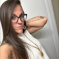 How to remove people and fence shadow from a photo?