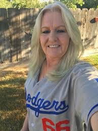 Shari Saunders's Instagram, Twitter & Facebook