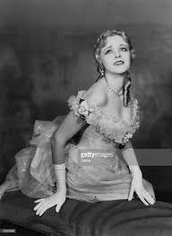 British Black Actresses In Their 20s British Actress Evelyn Laye In The Play Bitter Sweet At His Majesty S Theatre In London British Actresses Actresses London Theatre