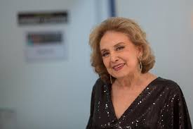 ˈɡlɔɾjɐ mɐˈɾi.ɐ ˈklawdʒɐ ˈpiɾiʒ dʒi moˈɾajʃ); Eva Wilma Estuda Texto De Novo Filme Em Uti De Hospital Em Sao Paulo
