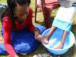The removal of jiggers parasitic foot feet in terrible condition v3people helped to remove jiggers from rhodah`s feet.thanks for watching! This Young Girl Suffered From A Painful Parasite Until You Helped Her