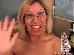 Gorgeous blonde cougar has become bored at the. Gorgeous Blonde Cougar Xnxx Com