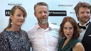 Jiří stivín hudebník jiří langmajer herec zuzana bydžovská herečka jan zákopčáník televizní moderátor zdena hadrbolcová herečka stella zázvorková herečka miroslav vladyka herec olga somerová filmová. Anna Polivkova Bavit Se S Muzem Jako Chlapek Byla Zabava Idnes Cz