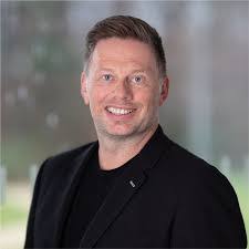 Caroline Dowling's Instagram, Twitter & Facebook