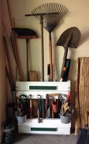 Idee Rangement Jardin Pratique Palette En Bois Blanche Garden Tool Storage Diy Storage Ideas For Small Bedrooms