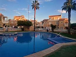 Si buscas un alquiler de casa con mascota porque vas a estar con toda la familia o has pensado viajar con niños no hay otra elección mejor que ésta. Alquiler Vacaciones En Orihuela Costa Casa En Orihuela Alicante Iberpisos Es 15456548