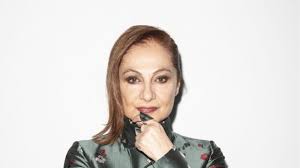 Ο γιώργος παπαγεωργίου, είναι ο γιος της φιλαρέτης κομνηνού. Aytos Einai O Tropos Zwhs Poy Epele3e H Filareth Komnhnoy Meta To Xwrismo Ths