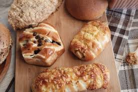 Hal lain yang tidak disadari adalah keberhasilan pendiri dan penerus toko mempelajari cara pembuatan roti dari dengan resep ala belanda. 13 Toko Bakery Dan Pastry Yang Paling Terkenal Di Indonesia