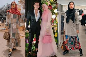 Kalau akad nikah kayaknya di jakarta, sedangkan. Fashion Hijab Mewah Fairuz A Rafiq Tenteng Tas Branded Harga Ratusan Juta Rupiah