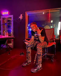 Nle choppa wallpaper aesthetic #nle #choppa #wallpaper #aesthetic / nle choppa wallpaper aesthetic. Nle Choppa On Instagram Living In The Presents Of Blessings And Abundance Red Aesthetic Grunge Red Aesthetic Aesthetic Pictures