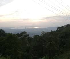 The panoramic view spanning far beyond 5 islands of tunku abdul rahman. Sunset Kota Kinabalu Dari Puncak Bukit Kokol 9gag
