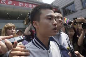 Hundratals supportrar stöttade gaypar i Kina