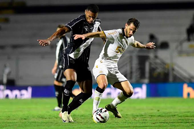 Com gol nos acr&eacute;scimos, Crici&uacute;ma bate Ponte e vira l&iacute;der da S&eacute;rie B