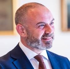 charlie seracino (@CharlieSeracino)