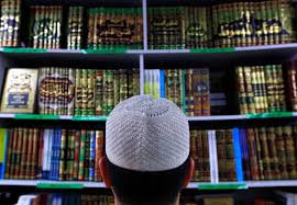 Karena nana berada di kasur, sedangkan dewa berada di lantai. Five Books You Should Read To Better Understand Islam