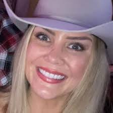 Amanda Hamann's Instagram, Twitter & Facebook