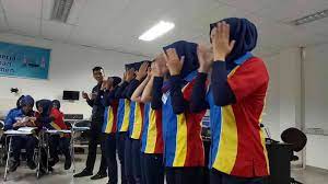 Agar perkerjaan tersebut berjalan dengan lancar maka harus ada supervisor adalah jabatan dalam sistem perusahaan yang punya kewenangan untuk menyampaikan perintah dan instruksi kepada karyawan lain yang ada di. Tugas Supervisor Trainee Area Indomaret Yang Harus Anda Ketahui Tip Kerja
