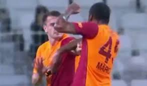 [ɡaɫatasaˈɾaj ˈspoɾ kulyˈby], galatasaray sports club) is a professional football club based on the european side of the city of istanbul in turkey.it is the association football branch of the larger galatasaray sports club of the same name, itself a part of the galatasaray community cooperation committee which includes galatasaray high. Video Marcao Red Card For Galatasaray After Punching Teammate