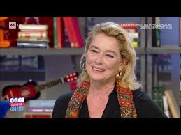 | carica un'altra frase celebre di monica guerritore. Monica Guerritore A Teatro Contro Il Femminicidio Oggi E Un Altro Giorno 13 10 2020 Youtube