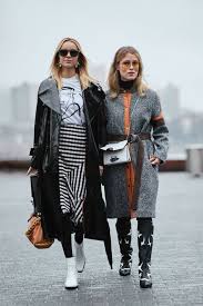 Bottines Blanches 50 Photos Street Style Pour Savoir Comment Porter Les Bottines Blanches Elle Fashion Week Bottines Blanches Idees De Mode