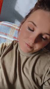 Jennifer Hallett's Instagram, Twitter & Facebook