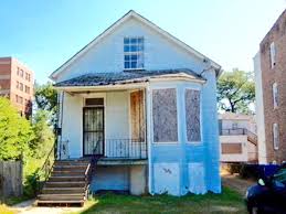 Donda and kanye west moved from atlanta to chicago shortly thereafter, when he was 3 years old. Chicago History On Twitter 7815 South Shore Drive This Should Be Turned Into A Museum Kanyewest Https T Co Wyacn70vt0 Chicagohistory