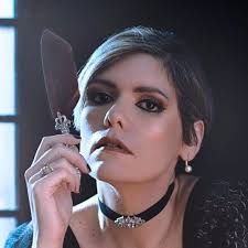 images?q=tbn:ANd9GcSACu_kUNXscDSG1irdnSYuXK-YyCFdkCUTJg&s TOP 21 | Vinte e uma autoras de crime, suspense e mistério no Brasil