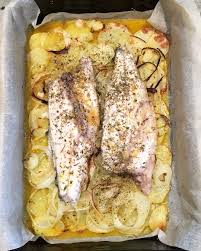 Lubina A La Naranja Con Patatas Y Cebolla Ingredientes 1 Lubina 3 Patatas 1 Cebolla 2 Naranjas Aceite Pimienta Comin In 2020 Food Meat Pork