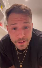 Will Compton warns, rails against Expedia for bungling vacation