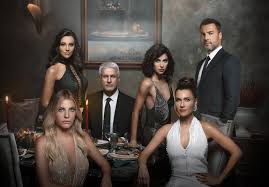 Acesta îi are în centrul acțiunii pe roby roberto, danela, malone, gina, dorian, renatta, roboțelu' și versace, persoaneje deja bine cunoscute publicului, care se. Serialul Turcesc PreÈ›ul Fericirii Vine Cu Sezonul Trei La Kanal D