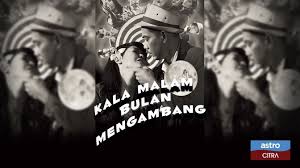 Within his brief stay in the pekan kecil, he finds out that when there's a full moon, a person will go away from town. Kala Malam Bulan Mengambang Astro Content