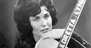 Loretta Lynn, country music queen, dies at age 90 - CBS News