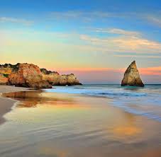 Diese klimatische besonderheit erklärt, weshalb manche strandnahen stellplätze, wie etwa der motorhome der segler passiert dabei eine reihe von wunderbaren, mal kleinen, mal großen stränden. Portugal Die Zehn Schonsten Strande Der Algarve Bilder Fotos Welt