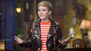 This was a very poor attempt at remaking the old freaky friday movies. Freaky Friday Go Behind The Scenes Video Exclusive Hollywood Life