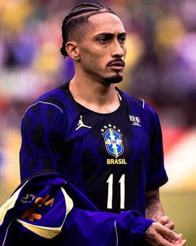 Barca - 🚨 𝐑𝐀𝐏𝐇𝐈𝐍𝐇𝐀 𝐈𝐍𝐉𝐔𝐑𝐘 𝐔𝐏𝐃𝐀𝐓𝐄 🚨 Brazil's medical  staff reports that Raphinha was substituted at halftime against France due  to muscle fatigue/wear and tear in his right thigh. According to GE
