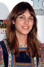 It gets so greasy, chung told into the gloss—alexa relies on french pharmacy brand klorane for their gentle cleansing formulations. Alexa Chung Best Hairstyles Hair Make Up Looks Glamour Uk