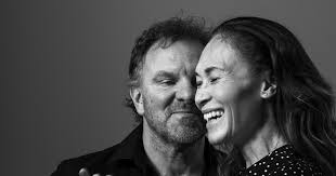 Bibian Mentel heeft ruim twintig jaar kanker, mist een been en steekt  opgewekt haar kop in het zand: 'Ik wil niet verdrinken in verdriet'