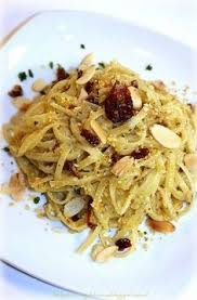 Linguine Con Pomodori Secchi Mandorle E Scorza Di Limone Ricette Ricette Di Cucina Piatti