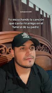 Niño Cantandole En El Funeral De Su Papa