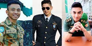 8 artis cantik ini punya ciri khas rambut keriting, mana via www.brilio.net. 35 Inspirasi Model Rambut Pria Ala Tentara Indonesia Updated 2021 Bukareview