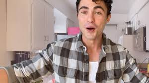 Born in england, he earned two international caps for jamaica. Netflix S Never Have I Ever Star Darren Barnet Made A Green Wellness Tea On Stir Crazy