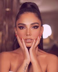 بس هي اختارت انها تكمل و تفضل ورا حلمها لحد ما وصلت للقب ممثلة. Ø³Ù„Ù…Ù‰ Ø£Ø¨Ùˆ Ø¶ÙŠÙ ØªØ±ØªØ¯ÙŠ Ø§Ù„Ø­Ø¬Ø§Ø¨ ÙˆØ§Ù„Ø¹Ø¨Ø§Ø¡Ø© Ø§Ù„Ø³ÙˆØ¯Ø§Ø¡ Ù†ÙˆØ§Ø¹Ù…